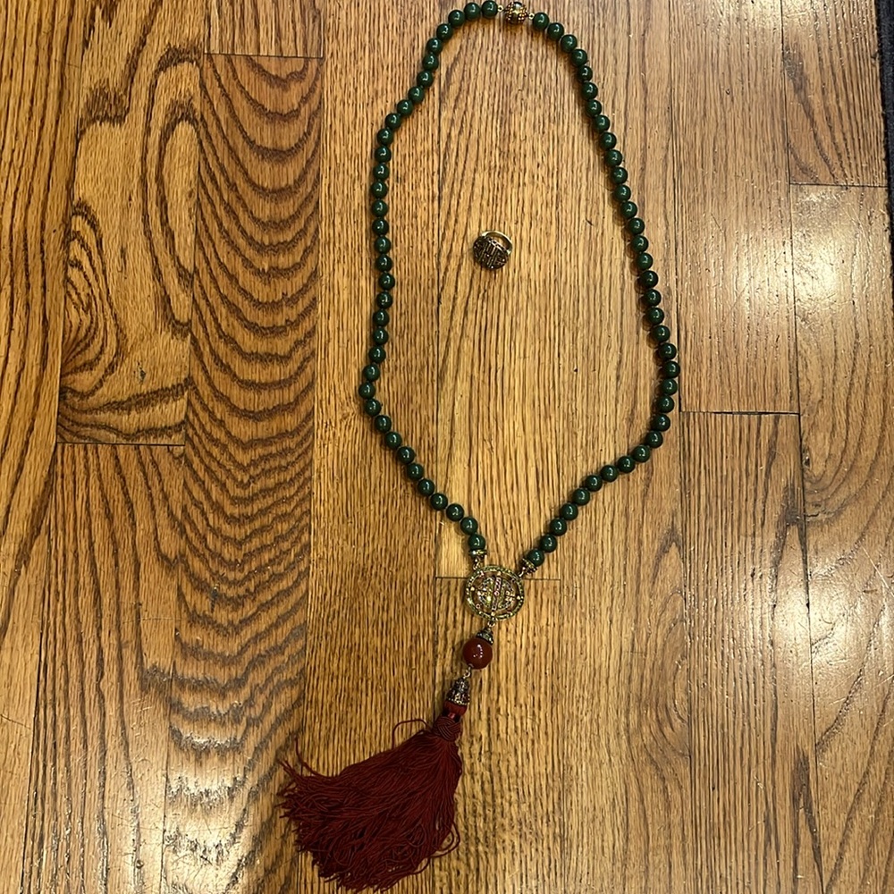 Gorgeous genuine jade 36 in rope necklace & ring